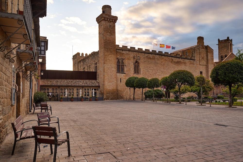 Parador De Olite Exteriör bild